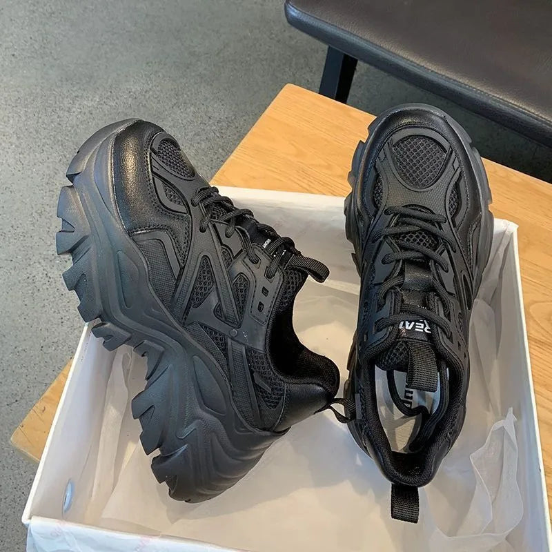 Zapatos deportivos de plataforma a la moda para mujer, zapatillas gruesas informales negras de verano, zapatos de plataforma de cuero y malla para mujer 2024