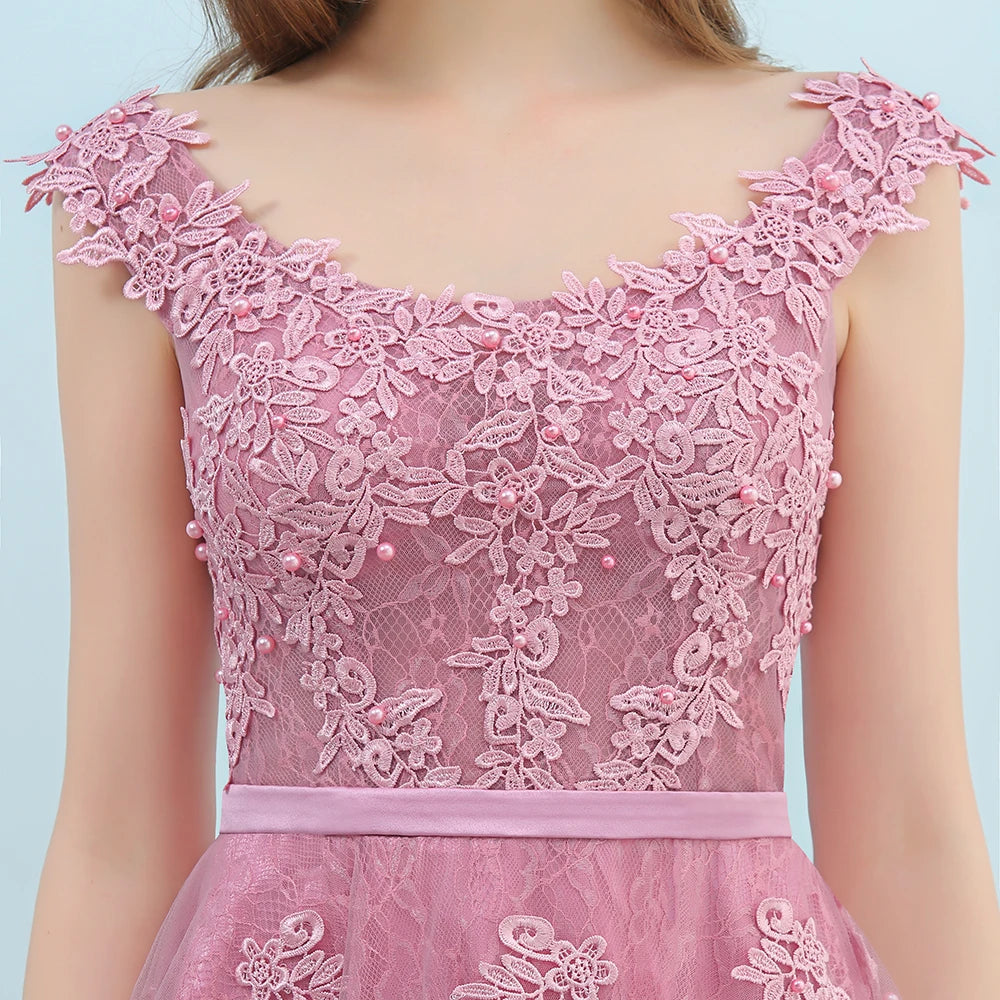 Vestido de fiesta de corte A hasta la rodilla, mangas cortas, bordado floral, perlas en la parte superior, escote en V bajo, espalda profunda