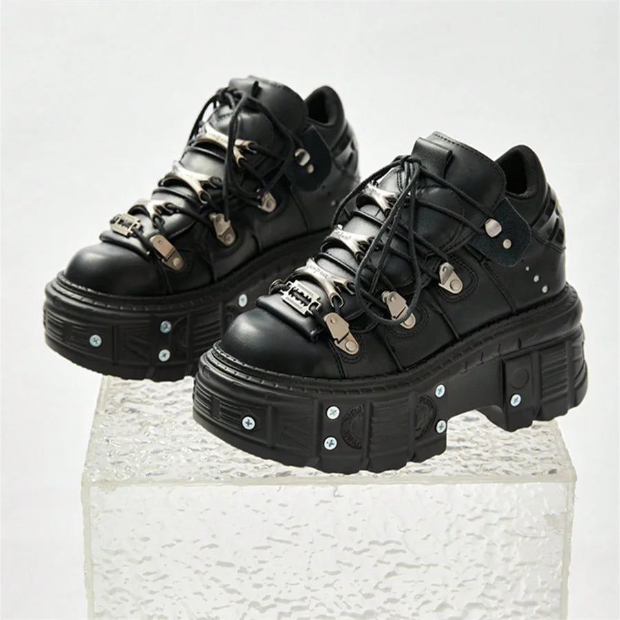 Zapatos negros estilo punk para mujer, con plataforma y tacón alto, con cordones y decoración rock metal, botines góticos para hombre, novedad 2025