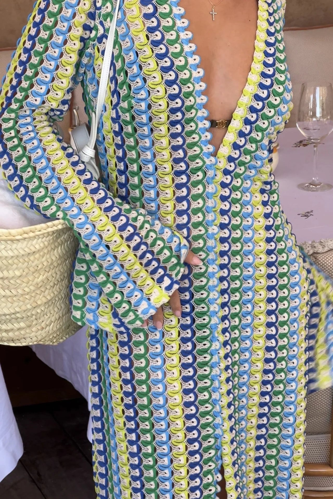 Vestido largo de crochet con rayas de colores para mujer, con mangas acampanadas, escote en V, abertura alta, sexy, para banquetes de playa y otoño 2023