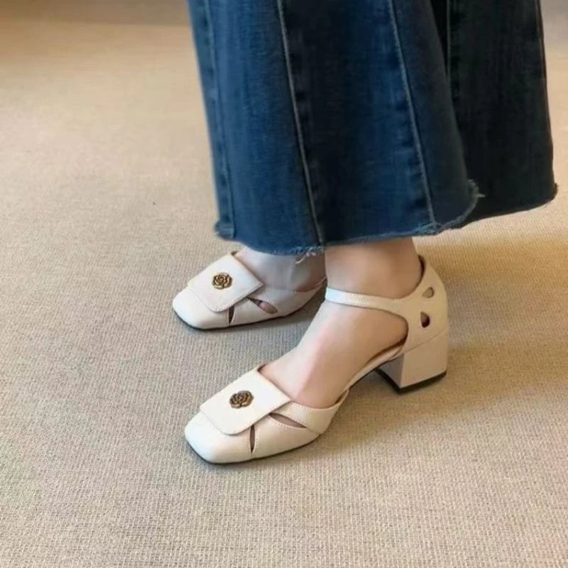 Sandalias Baotou con aberturas y hebilla de una sola palabra, estilo urbano, punta cuadrada, tacón grueso, una sola capa, para mujer.