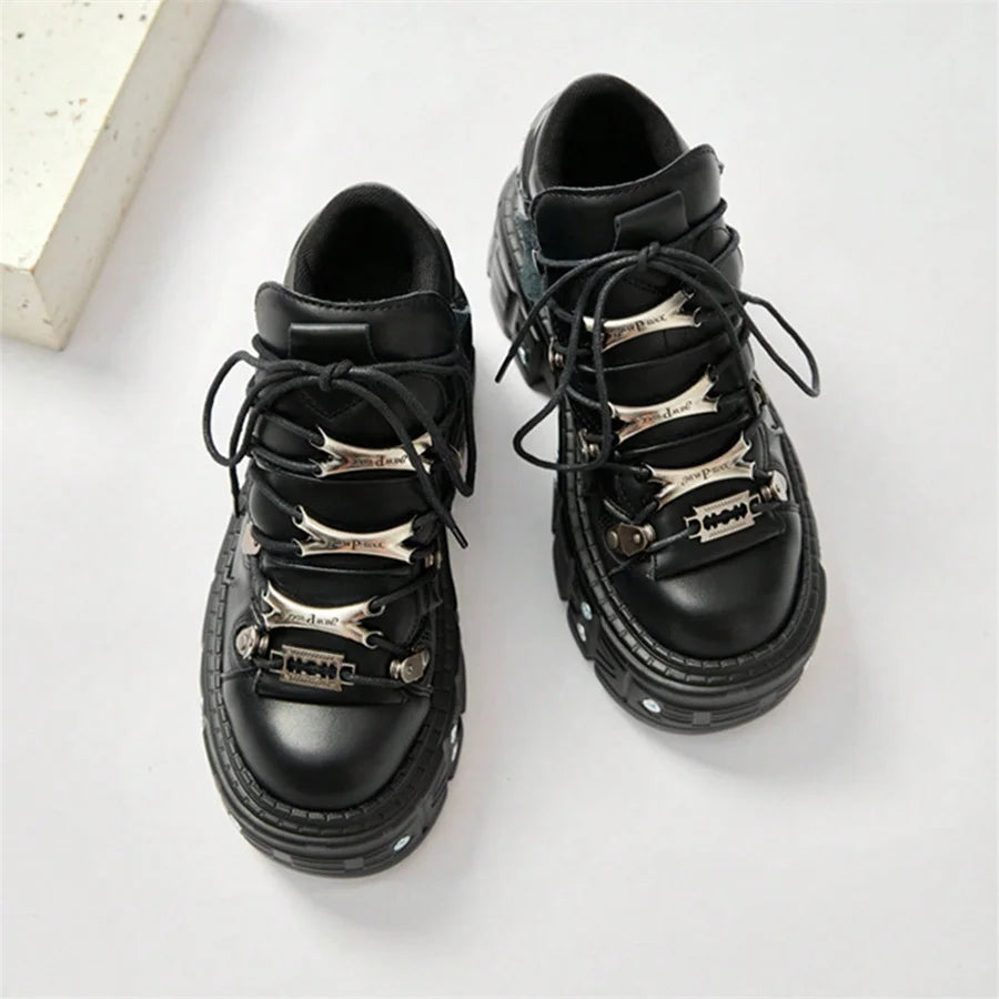 Zapatos negros estilo punk para mujer, con plataforma y tacón alto, con cordones y decoración rock metal, botines góticos para hombre, novedad 2025