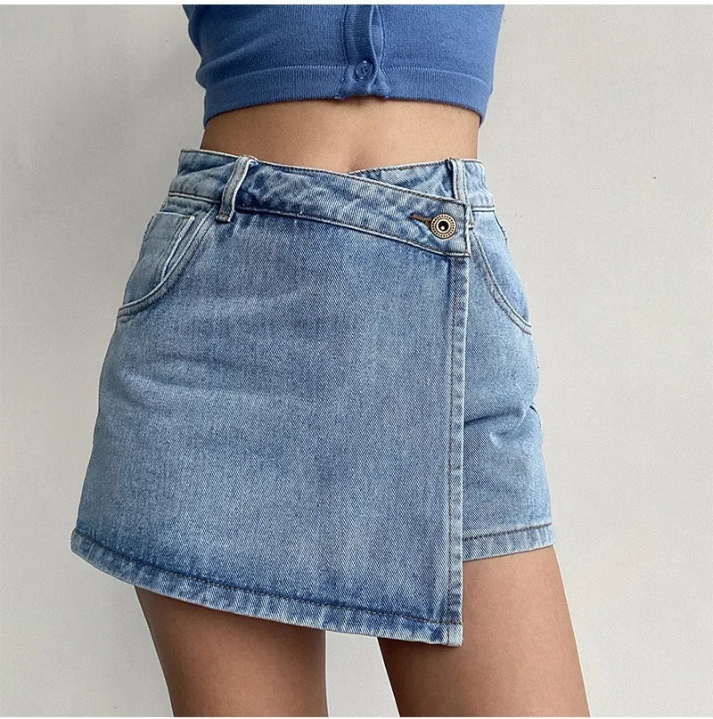 Elegantes pantalones cortos vaqueros adelgazantes de cintura alta en forma de A para mujer, novedad de verano 2023, diseño de ilusión de dos piezas en color claro, corte ajustado