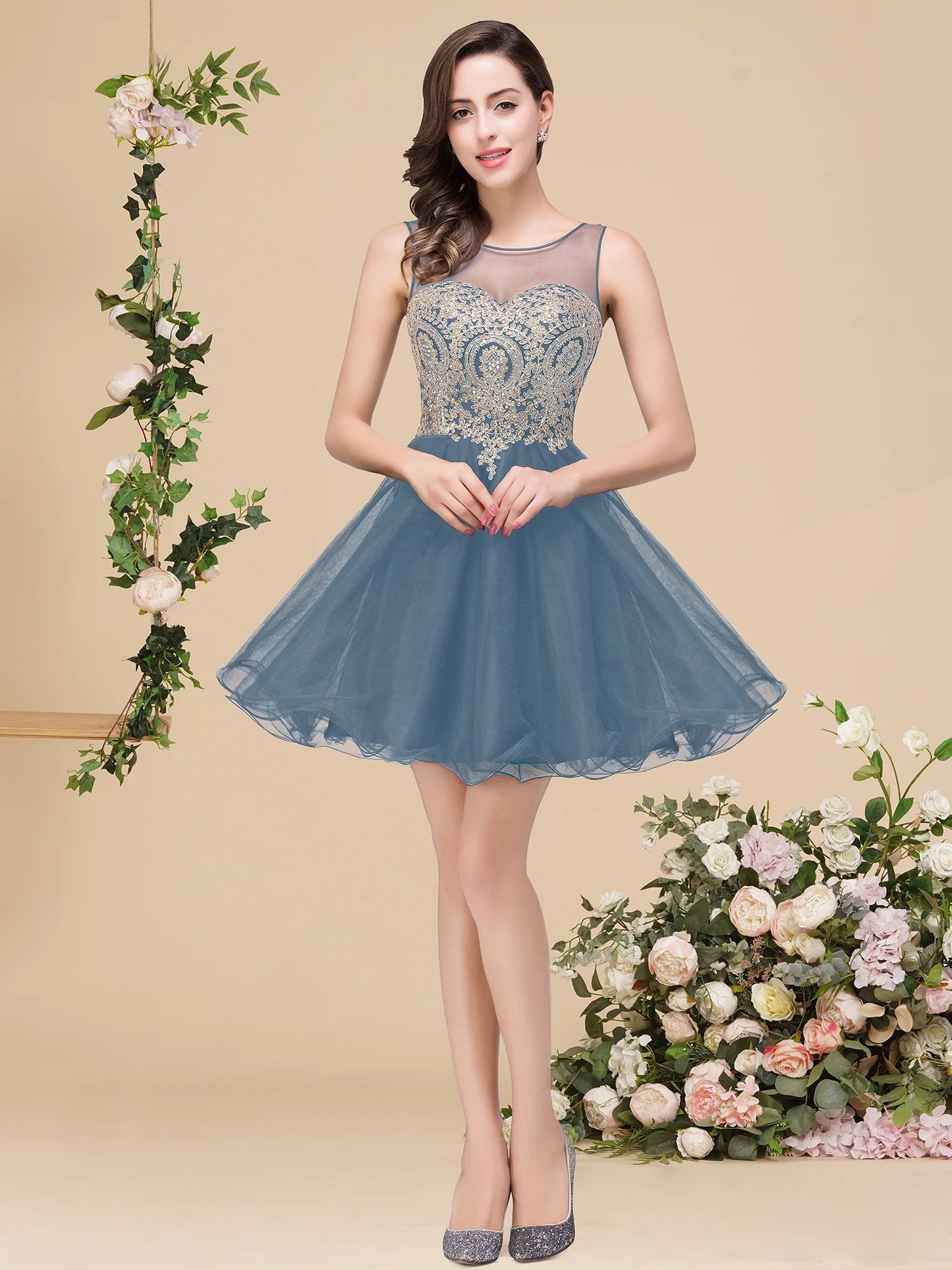 BABYONLINE Vestido de fiesta azul real con escote corazón, apliques de encaje dorado y cuentas | Vestido de fiesta corto de tul fluido para fiesta de graduación