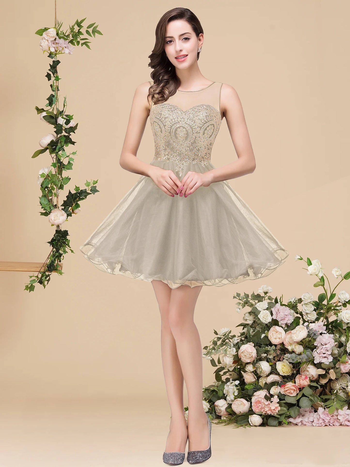 BABYONLINE Vestido de fiesta azul real con escote corazón, apliques de encaje dorado y cuentas | Vestido de fiesta corto de tul fluido para fiesta de graduación