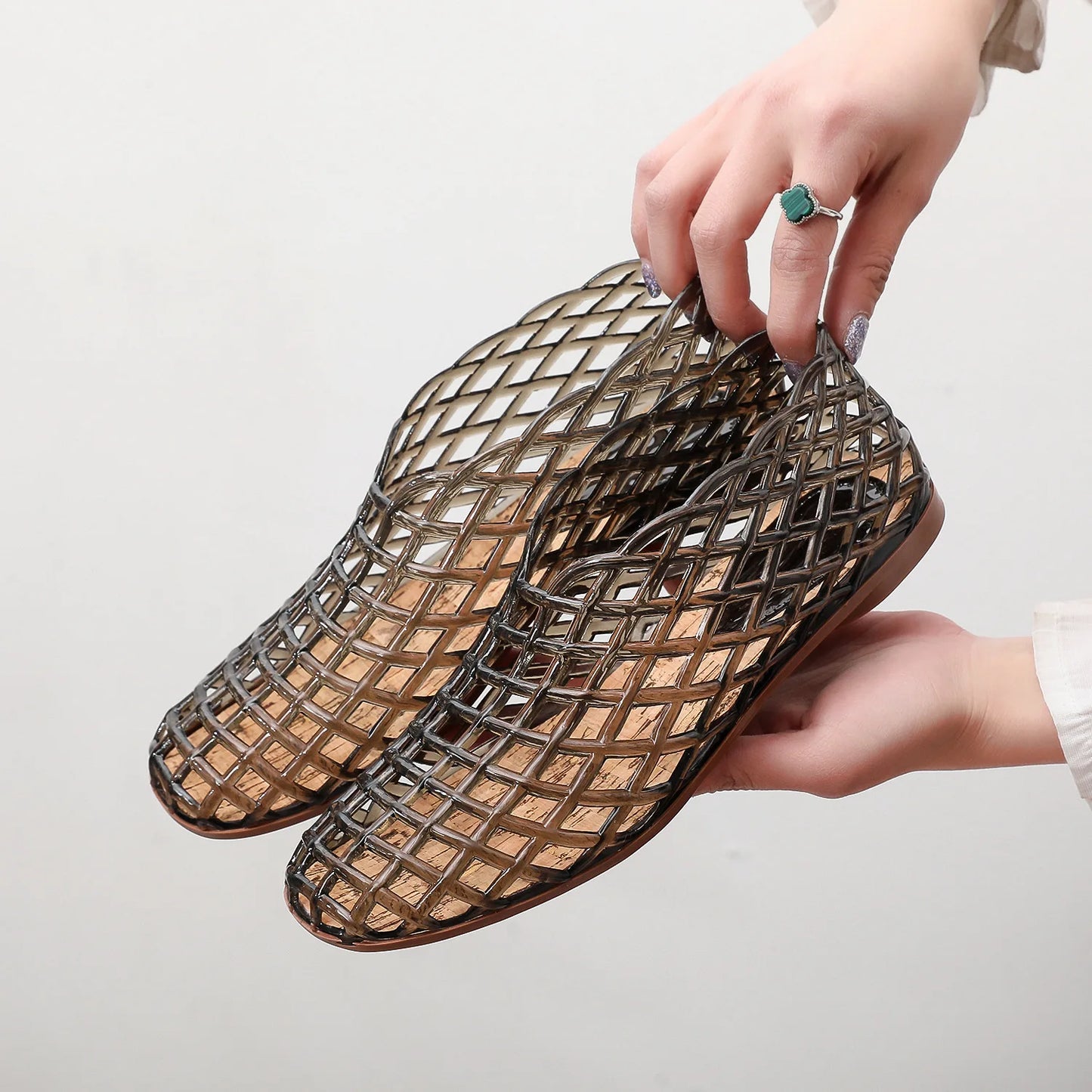Sandalias planas de marca de lujo para mujer, zapatos de verano transpirables de PVC, estilo Baotou, informales, 2025