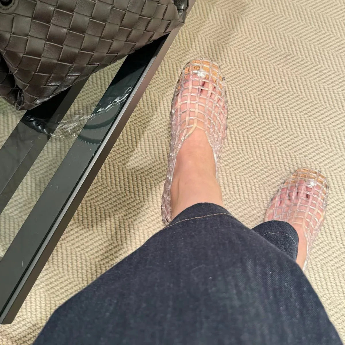 Sandalias planas de marca de lujo para mujer, zapatos de verano transpirables de PVC, estilo Baotou, informales, 2025 