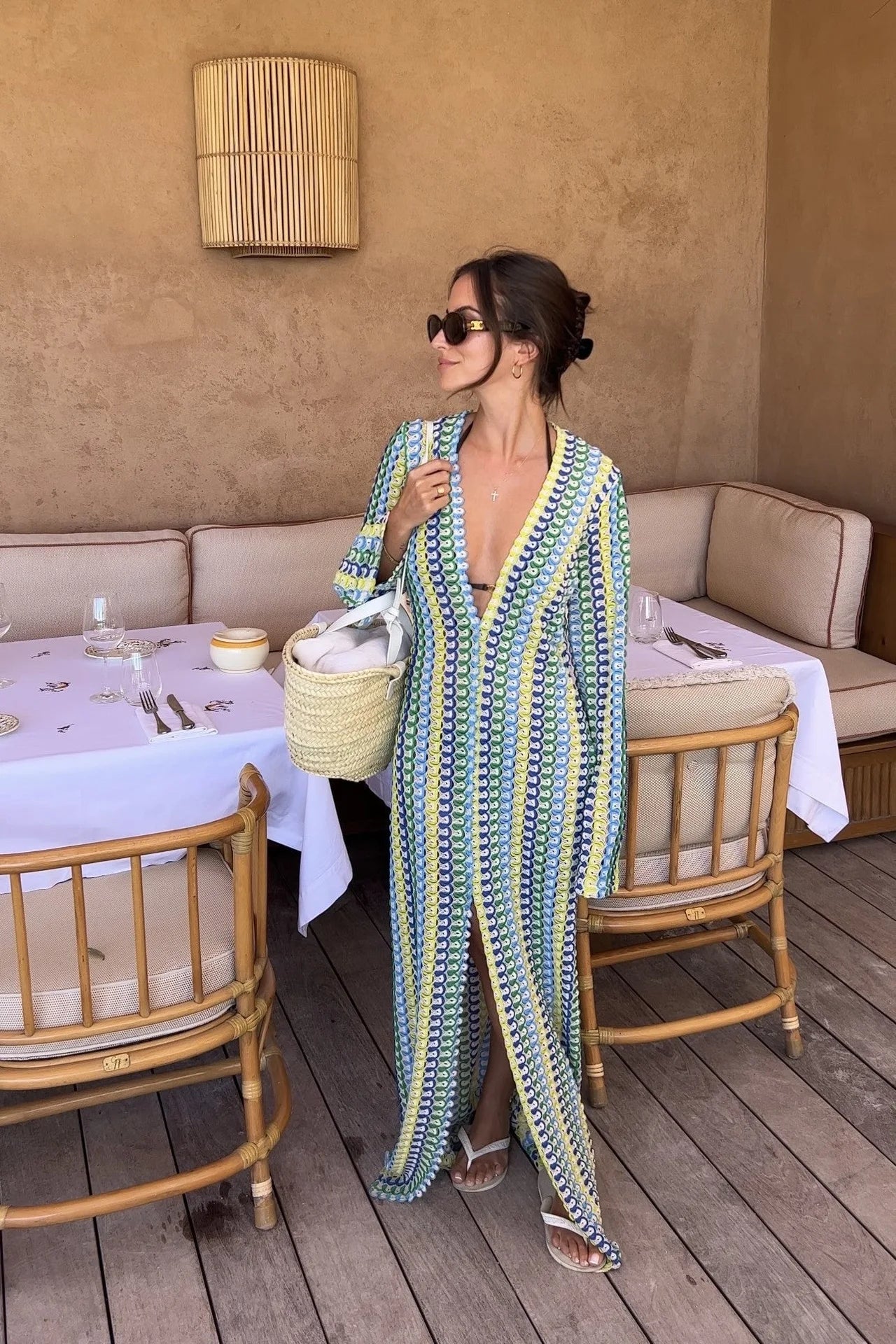 Vestido largo de crochet con rayas de colores para mujer, con mangas acampanadas, escote en V, abertura alta, sexy, para banquetes de playa y otoño 2023 