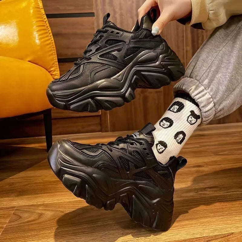 Zapatos deportivos de plataforma a la moda para mujer, zapatillas gruesas informales negras de verano, zapatos de plataforma de cuero y malla para mujer 2024 