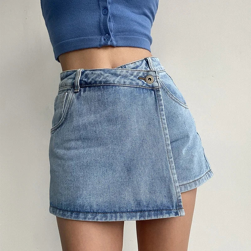 Elegantes pantalones cortos vaqueros adelgazantes de cintura alta en forma de A para mujer, novedad de verano 2023, diseño de ilusión de dos piezas en color claro, corte ajustado 