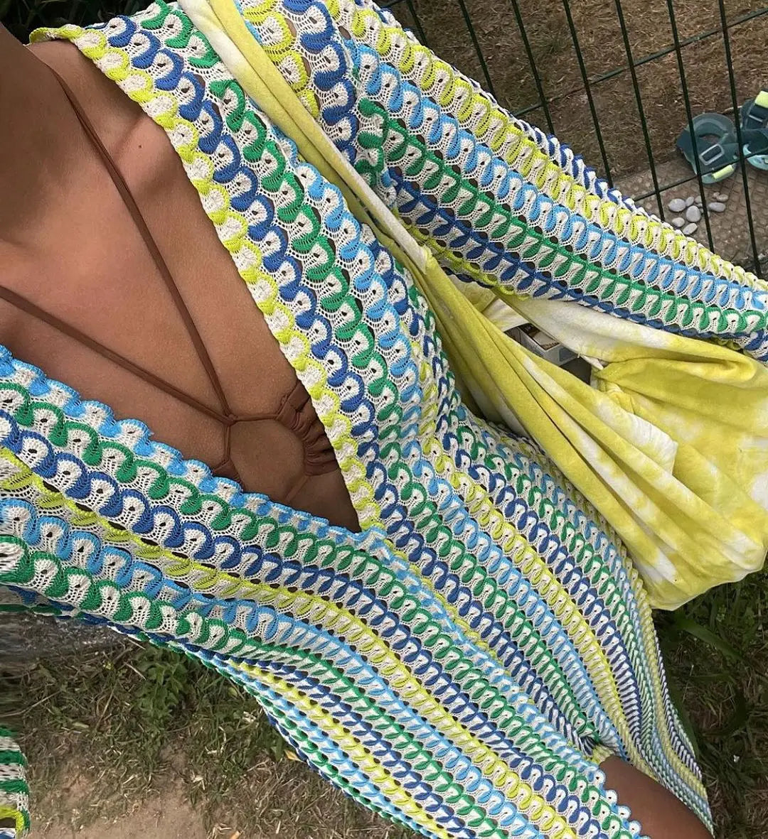 Vestido largo de crochet con rayas de colores para mujer, con mangas acampanadas, escote en V, abertura alta, sexy, para banquetes de playa y otoño 2023 