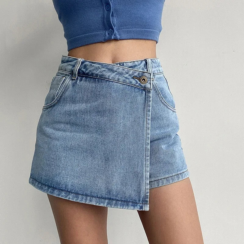 Elegantes pantalones cortos vaqueros adelgazantes de cintura alta en forma de A para mujer, novedad de verano 2023, diseño de ilusión de dos piezas en color claro, corte ajustado 