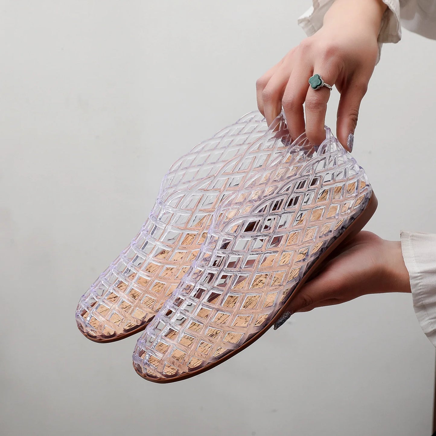 Sandalias planas de marca de lujo para mujer, zapatos de verano transpirables de PVC, estilo Baotou, informales, 2025 